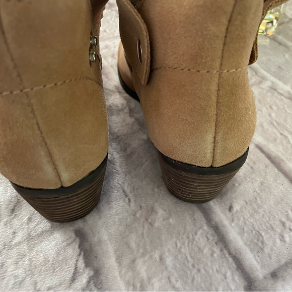Women’s Plume Suede Ankle Tan Boots Size 6 New - Picture 3 of 5